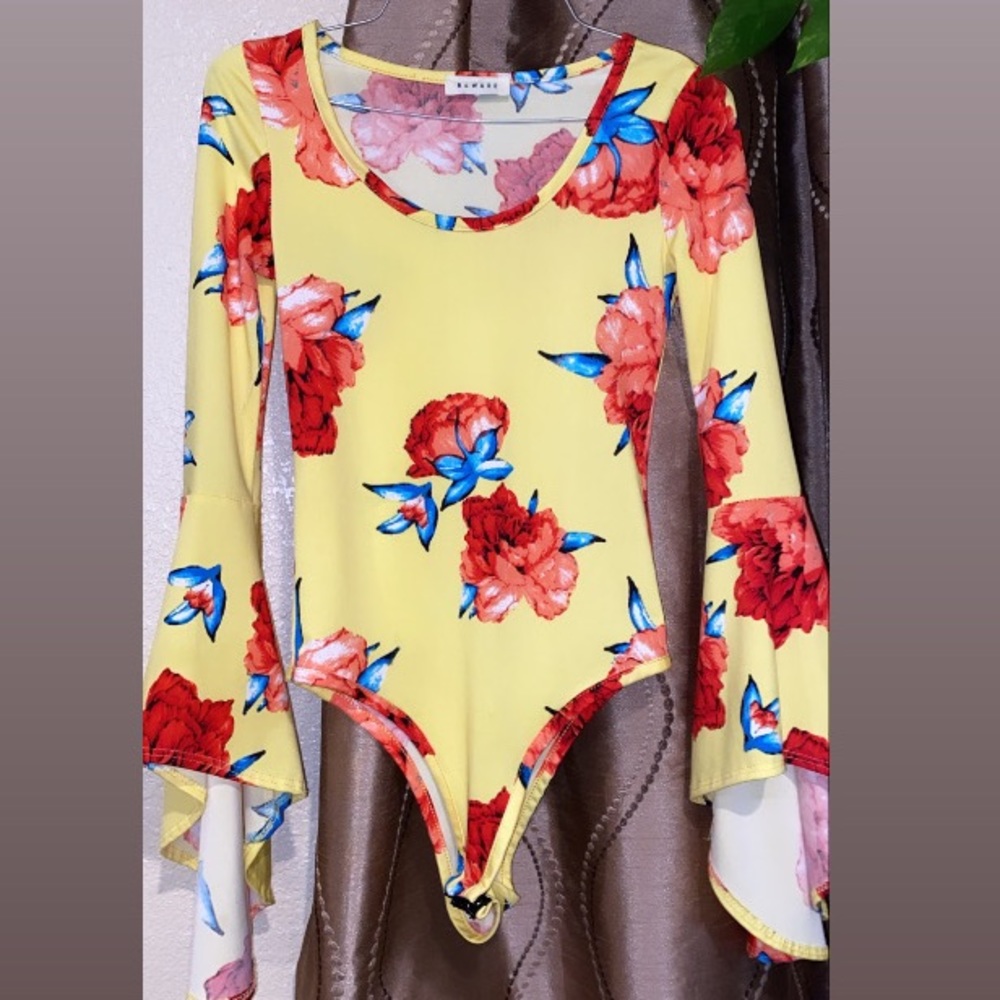 Yellow floral body suit🌷✨